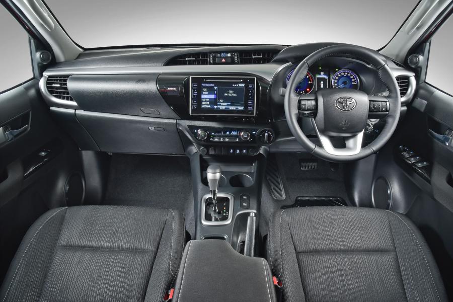 Торпедо Toyota Hilux 4x4 Raider Double Cab 2016 года  (ZA) (фото 36 из 40)